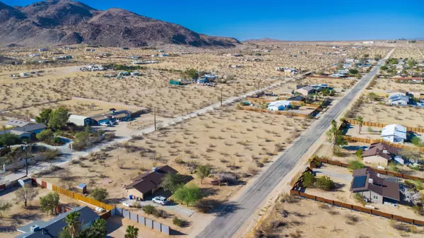 Joshua Tree, CA 92252,4820 Avenida Del Sol