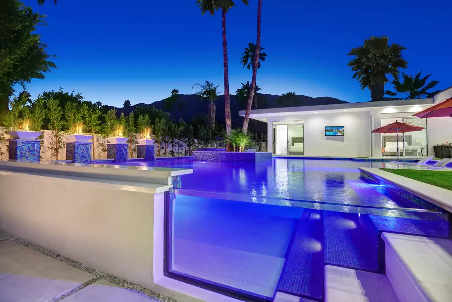 387 E Valmonte Sur, Palm Springs, CA 92262