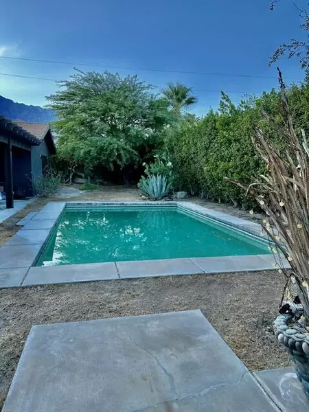 1840 E Via Escuela, Palm Springs, CA 92262