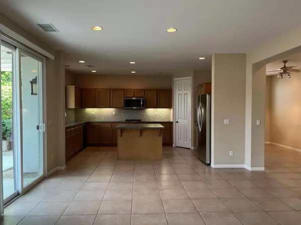 La Quinta, CA 92253,60435 Living Stone DR