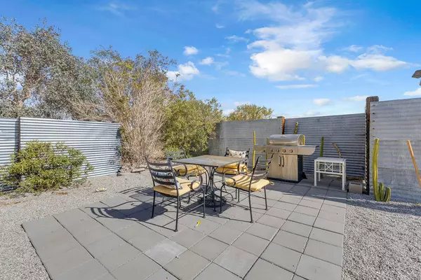 Joshua Tree, CA 92252,61972 Mountain View CIR