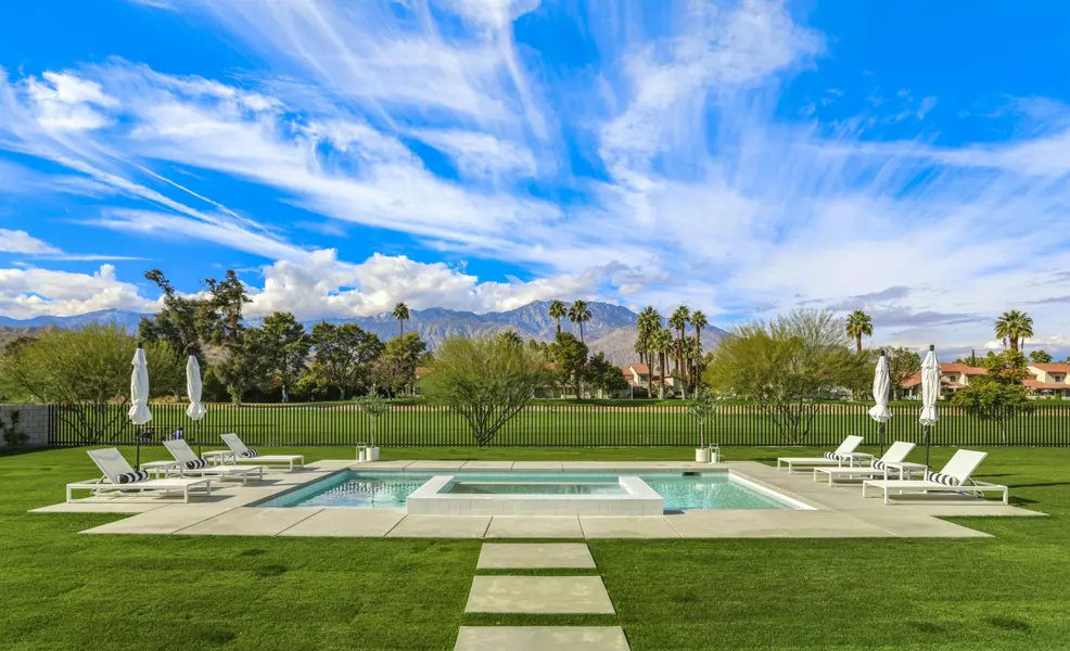 2215 Lawrence ST, Palm Springs, CA 92264