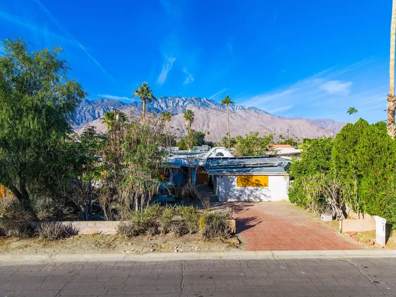 923 S Calle Tomas, Palm Springs, CA 92264