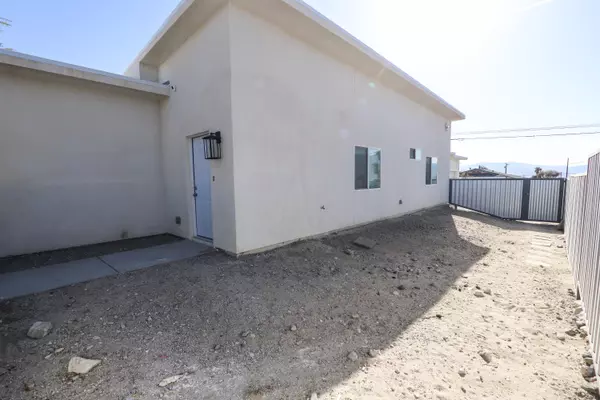 Desert Hot Springs, CA 92240,66017 Acoma AVE #1