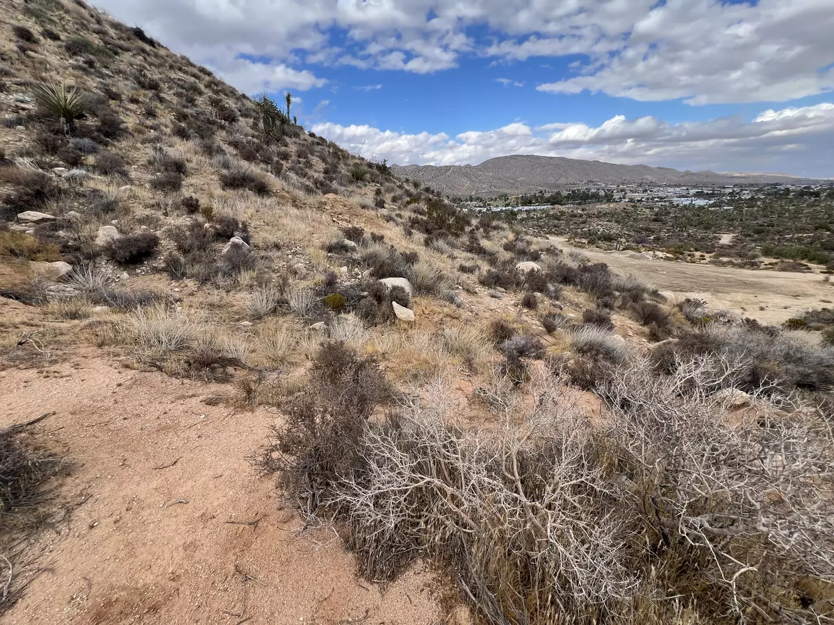 Yucca Valley, CA 92284,0 Navajo TRL