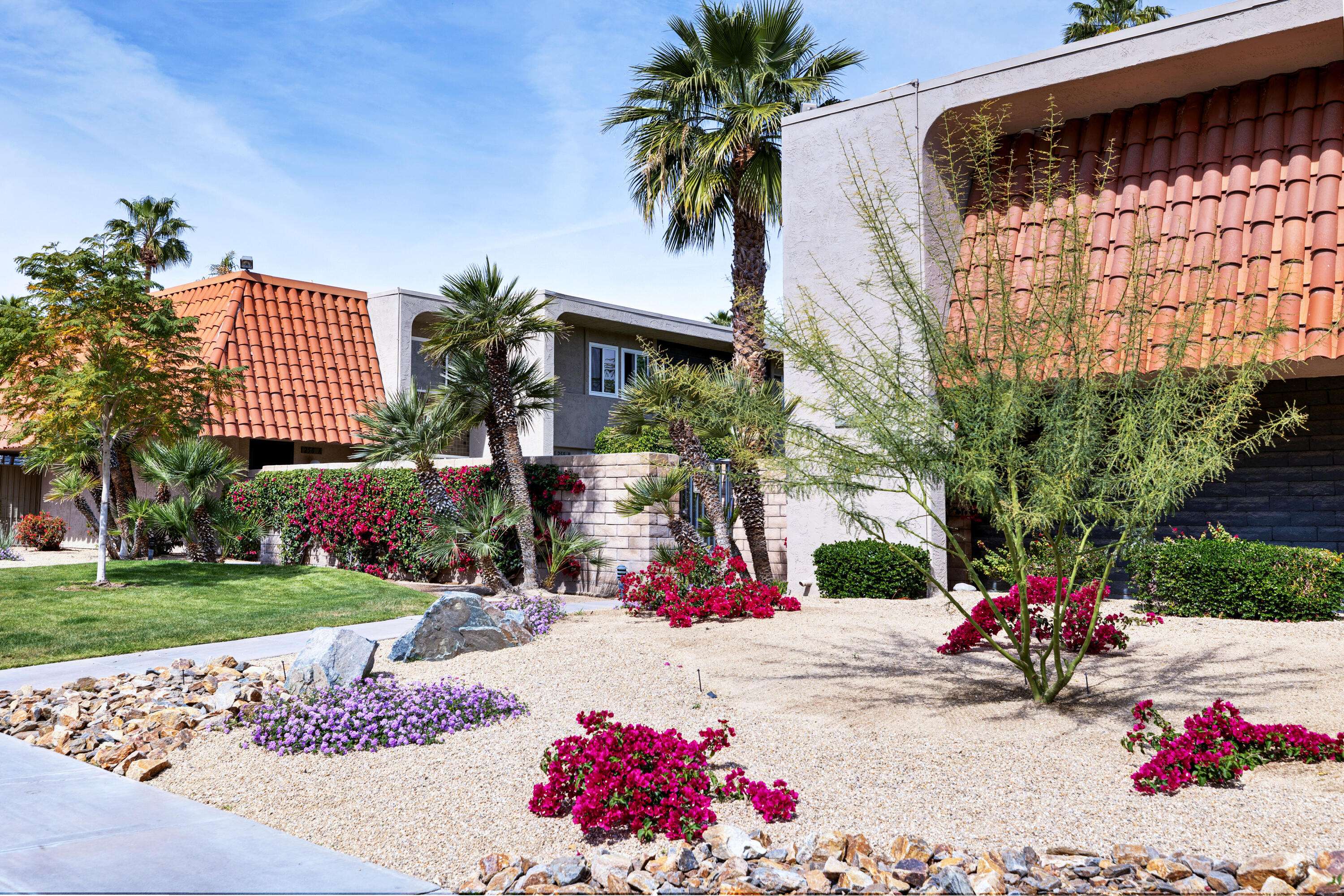 250 E Via Escuela #G, Palm Springs, CA 92262