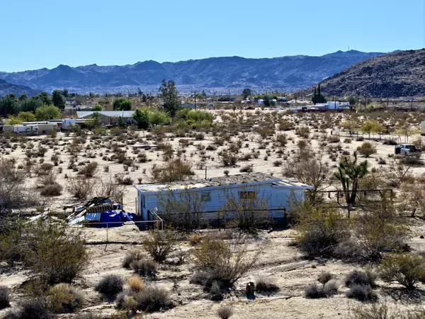 Joshua Tree, CA 92252,5121 Marigold LN