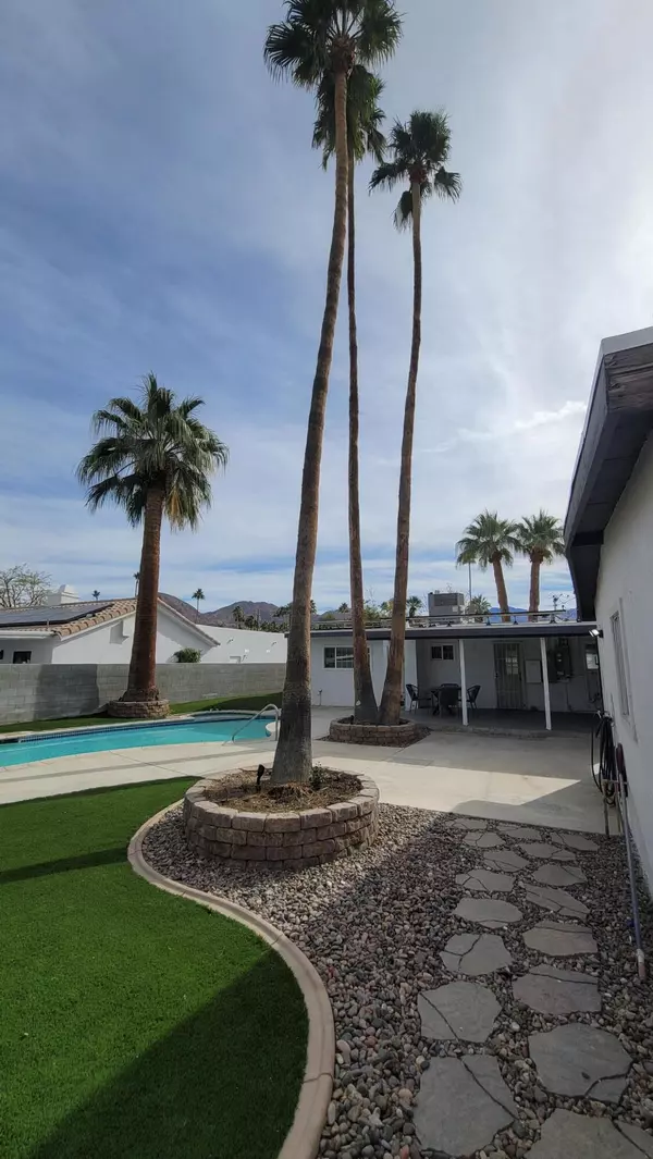 Palm Desert, CA 92260,74372 Fairway DR