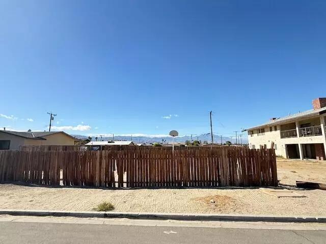 2 Kenya Dr, Indio, CA 92201