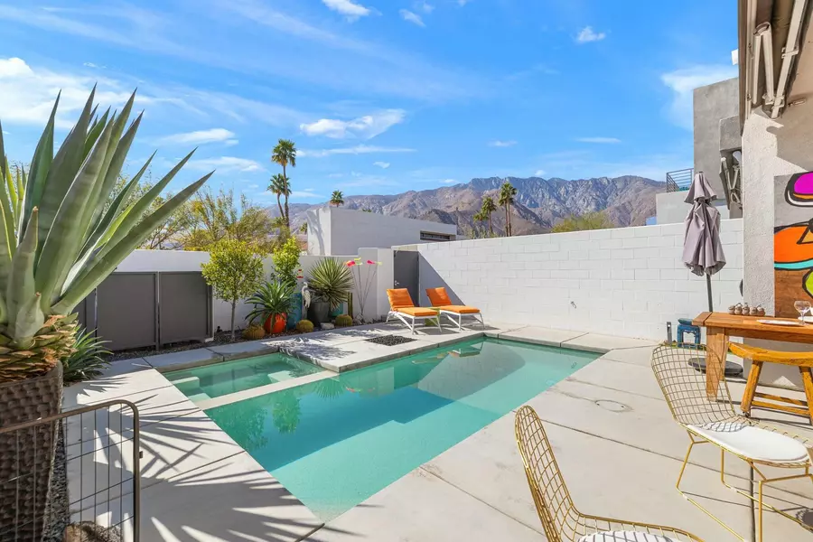 483 Beacon WAY, Palm Springs, CA 92262