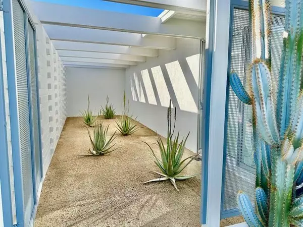 Palm Springs, CA 92262,641 N Camino Real