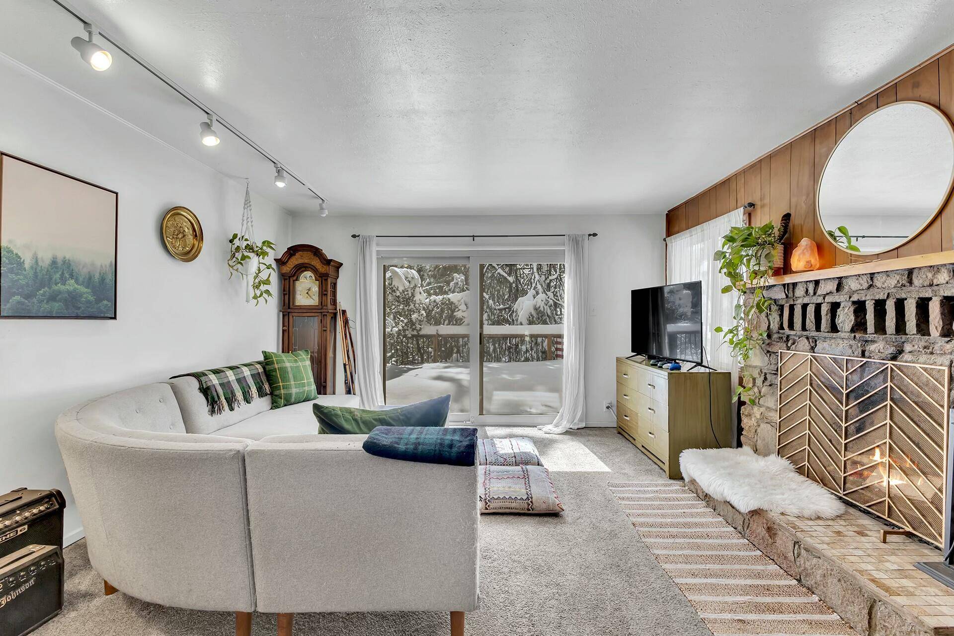 Idyllwild, CA 92549,52660 Sylvan WAY