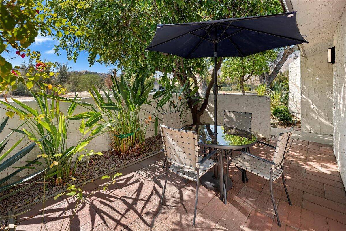 Palm Springs, CA 92264,2210 S Sunshine CIR