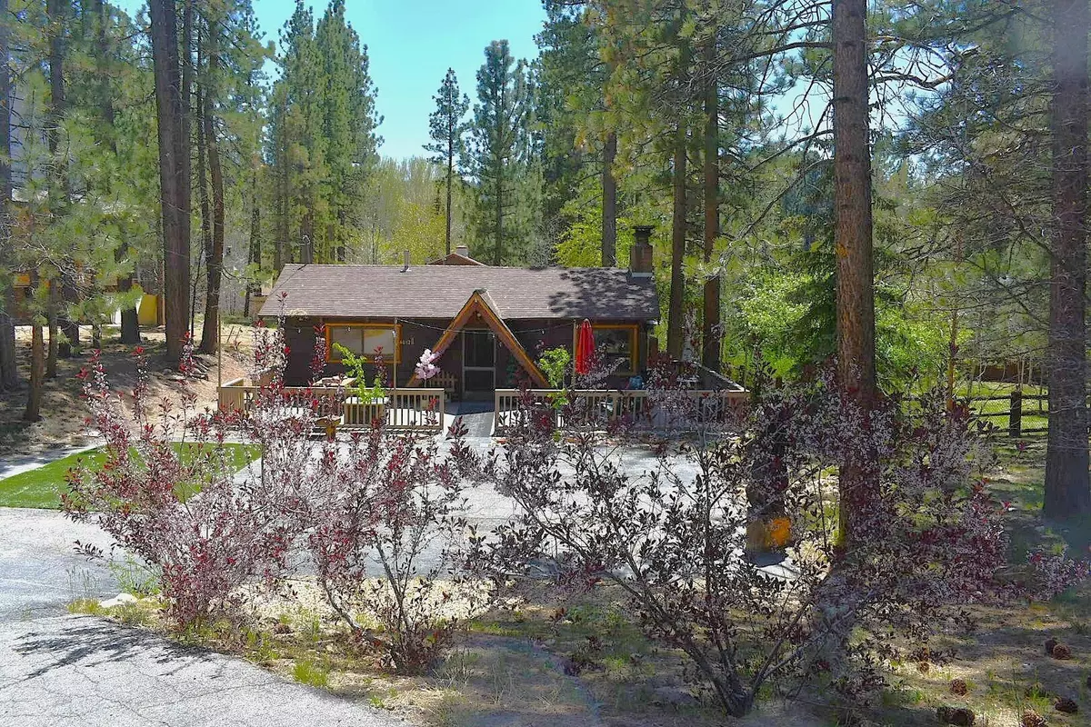 Big Bear Lake, CA 92315,40123 Hillcrest DR