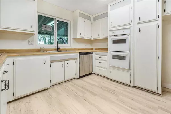 Thousand Palms, CA 92276,33599 Laura DR