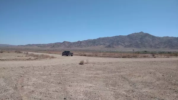 40 Domeno RD, Niland, CA 92257