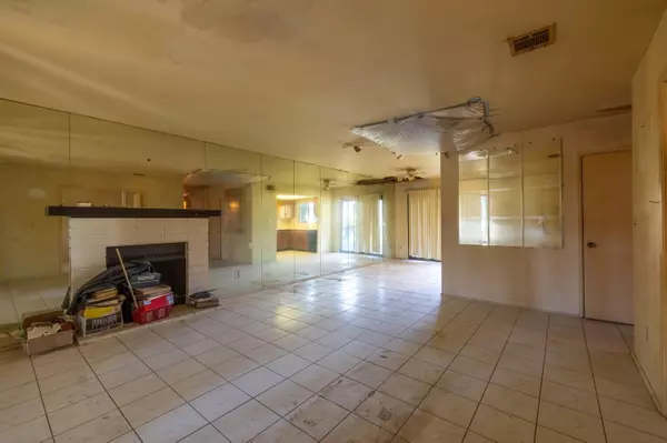 Palm Desert, CA 92211,41075 Largo