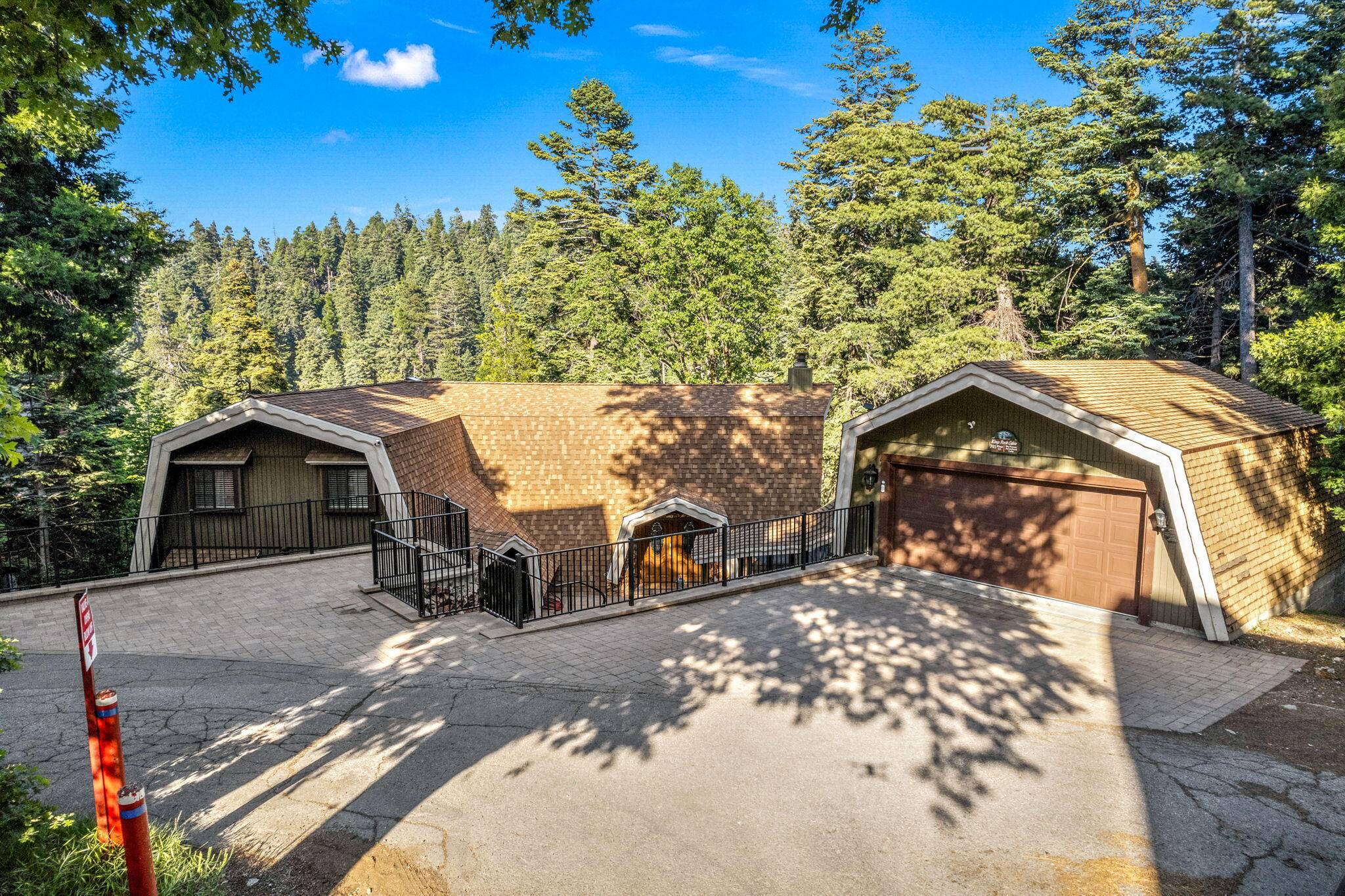 Lake Arrowhead, CA 92352,745 Kings CT