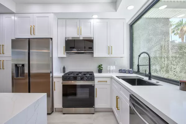 Palm Springs, CA 92262,842 N Calle De Pinos