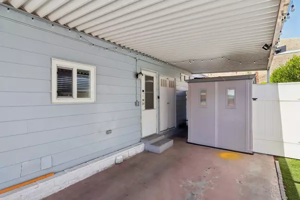 Palm Springs, CA 92264,252 Lei DR