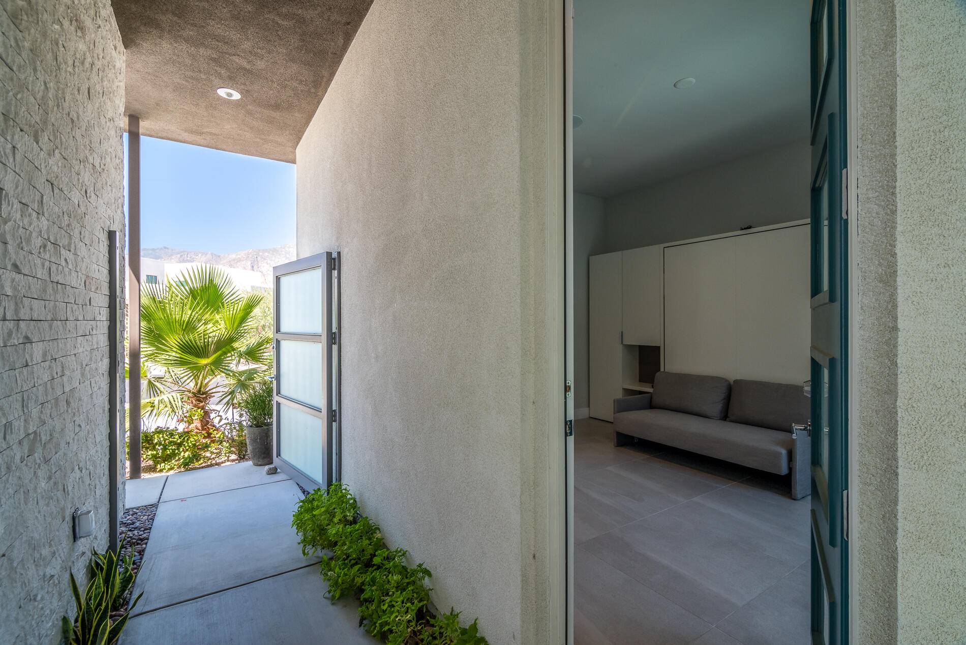 Palm Springs, CA 92262,188 Blue Moon DR