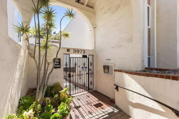 San Diego, CA 92103,3972 Jackdaw ST