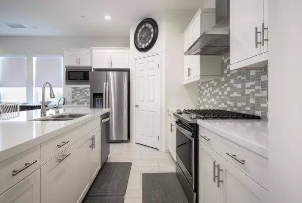 Palm Desert, CA 92211,78772 Amare WAY