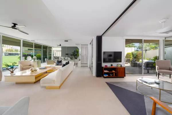 Palm Springs, CA 92264,322 Desert Lakes DR