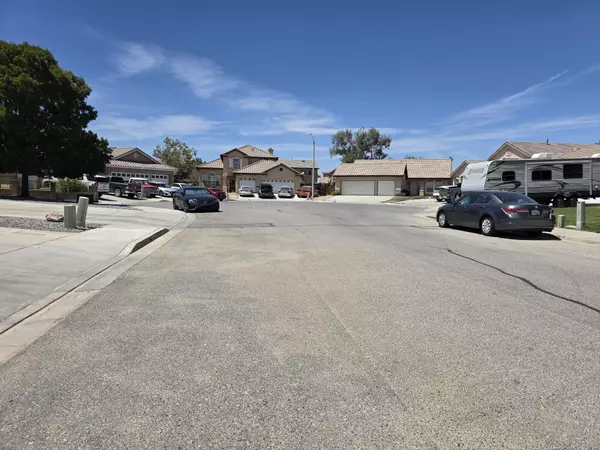 Victorville, CA 92392,13290 Via Robles CIR