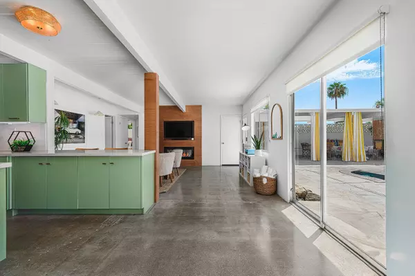 Palm Springs, CA 92264,633 S Canon DR