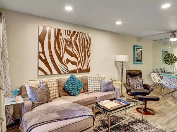 Palm Springs, CA 92262,470 N Villa CT #208