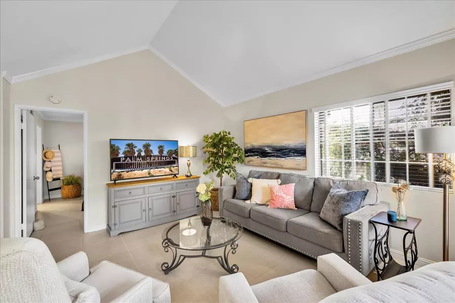 2700 Lawrence Crossley RD #83, Palm Springs, CA 92264