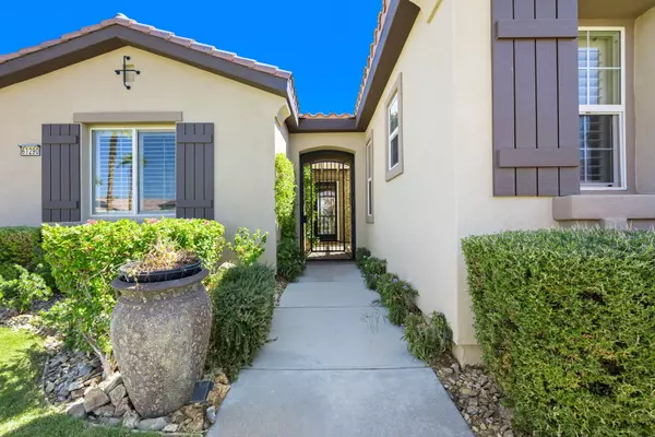 La Quinta, CA 92253,61290 Living Stone DR