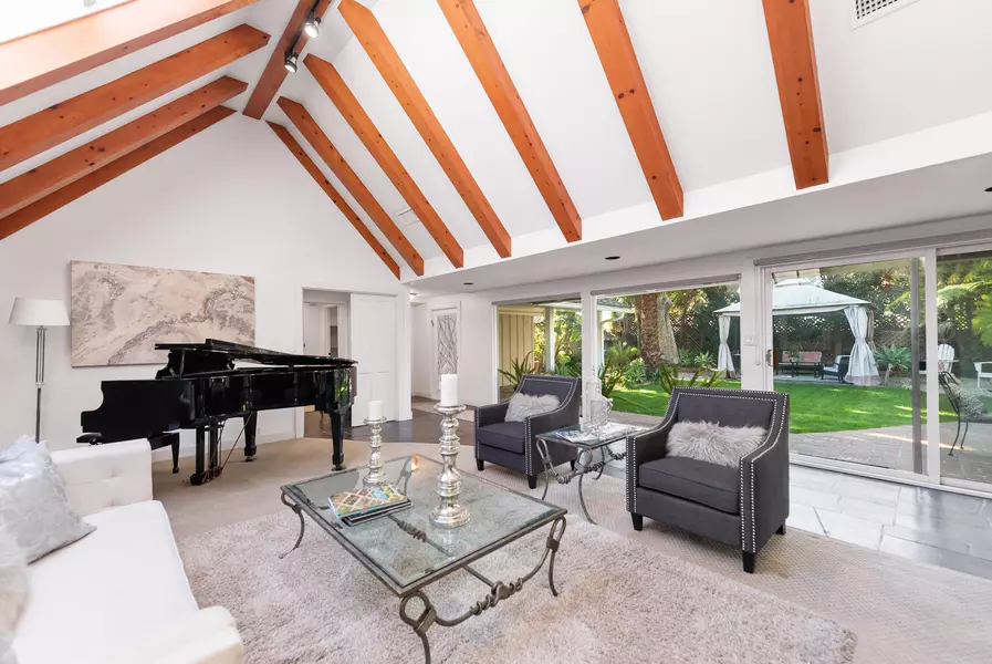 3245 Provon LN, Los Angeles, CA 90034