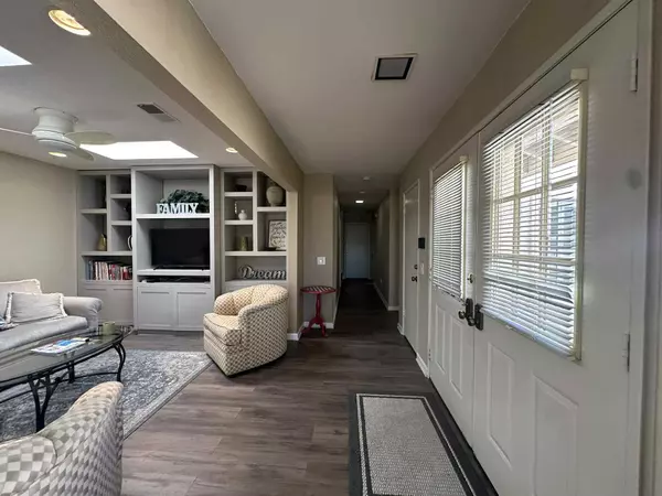 Palm Desert, CA 92260,4 Hermosillo LN