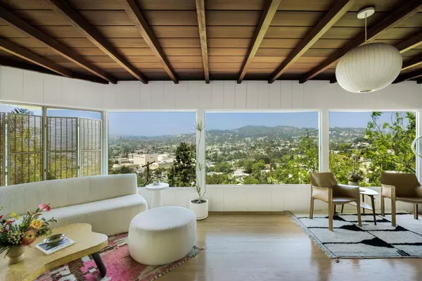 Los Angeles, CA 90027,2133 Mayview DR