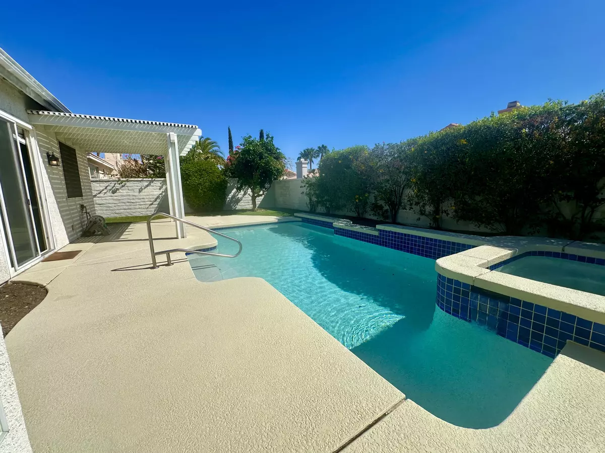 Palm Desert, CA 92260,275 Strada Nova