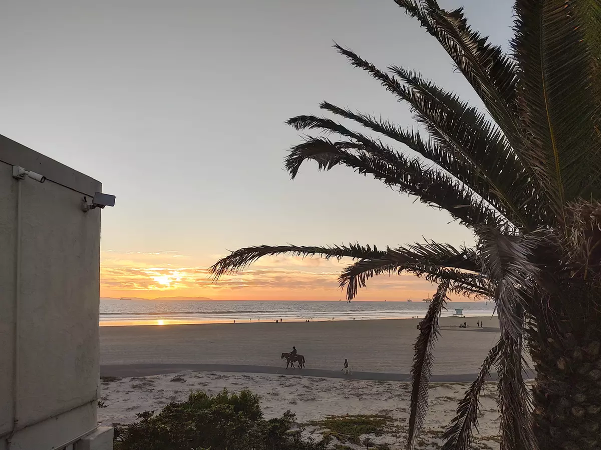 Huntington Beach, CA 92648,711 Pacific Coast Highway #206