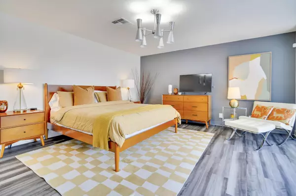 Palm Springs, CA 92262,700 W Racquet Club RD