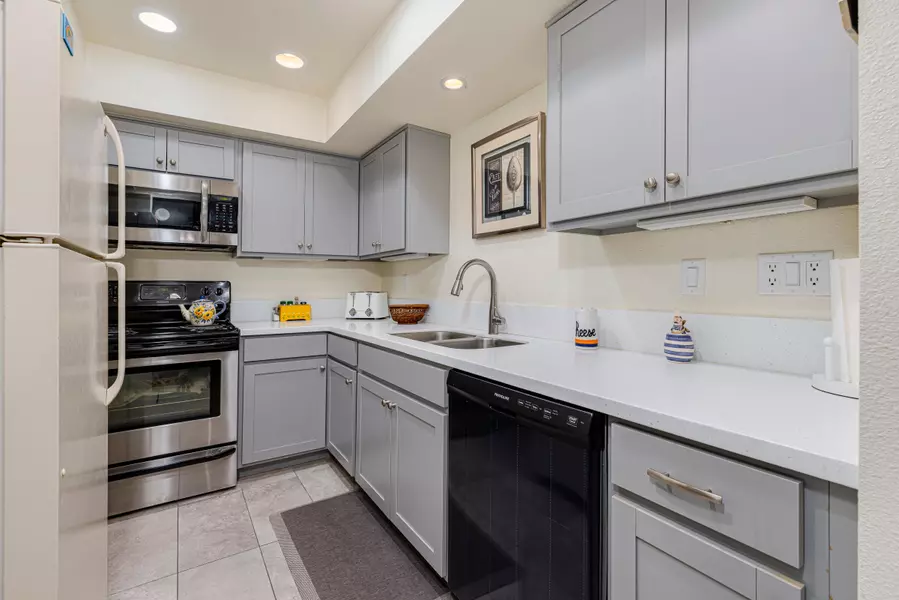 605 E Amado RD #610, Palm Springs, CA 92262