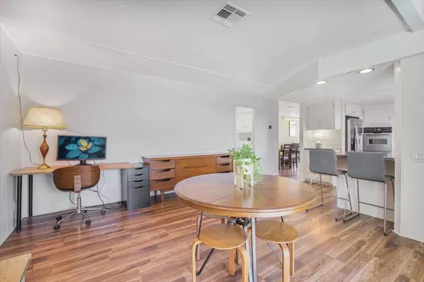 Cathedral City, CA 92234,327 VíA Don Benito
