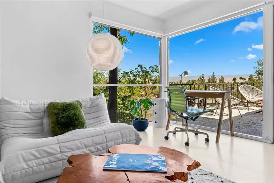 2020 Southridge DR, Palm Springs, CA 92264