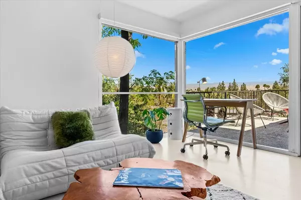 2020 Southridge DR, Palm Springs, CA 92264