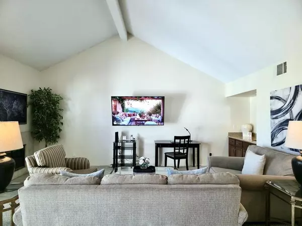 Palm Desert, CA 92211,43712 Avenida Alicante #2