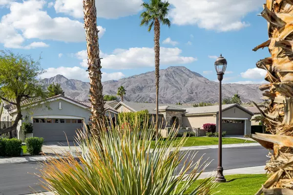 La Quinta, CA 92253,60920 Living Stone DR