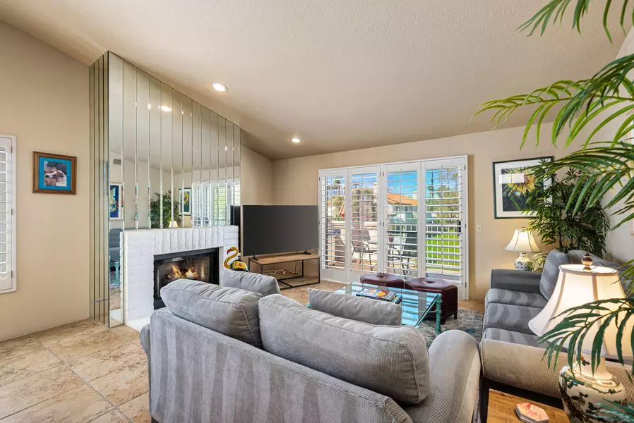 688 Vista Lago CIR N, Palm Desert, CA 92211