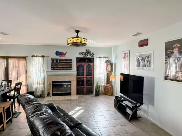 San Jacinto, CA 92582,1992 Warwick ST