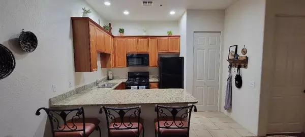 50680 Santa Rosa PLZ #4, La Quinta, CA 92253