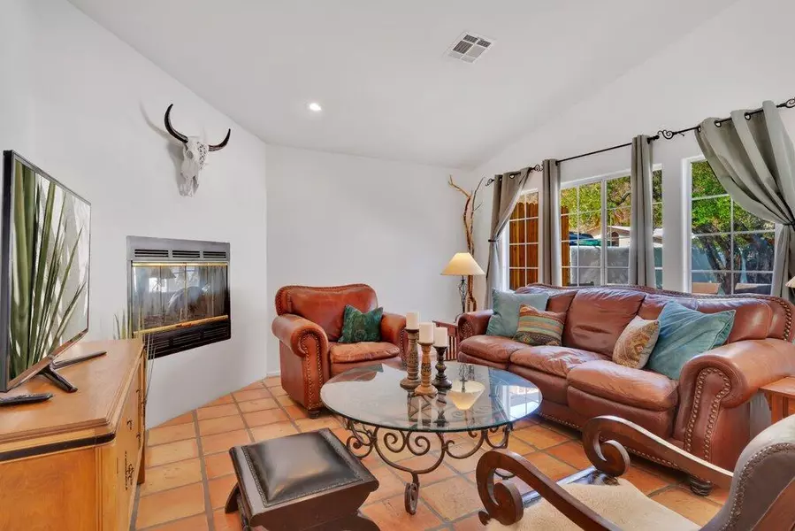 52030 52030 Avenida Madero, La Quinta, CA 92253