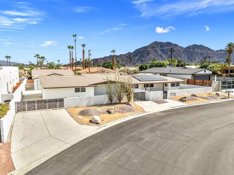 51480 Avenida Obregon #B, La Quinta, CA 92253